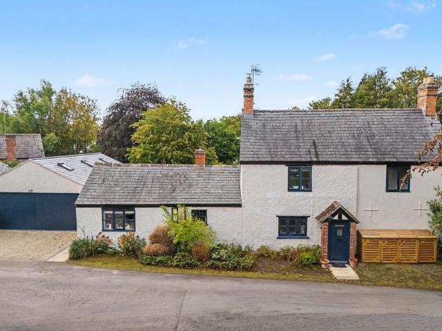 2 bedroom detached house for sale