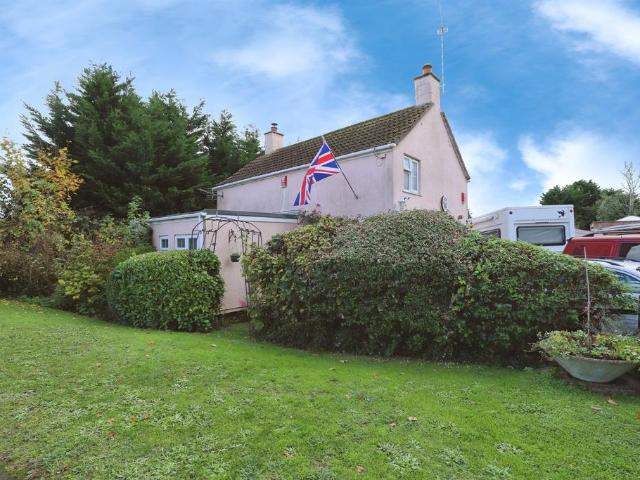 2 bedroom detached house for sale
