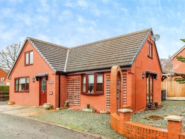 2 bedroom detached house for sale