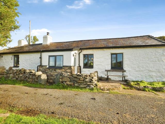 2 bedroom detached house for sale