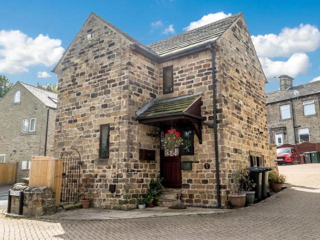 2 bedroom detached house for sale