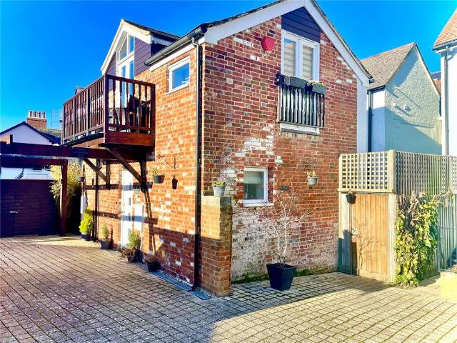 2 bedroom detached house for sale