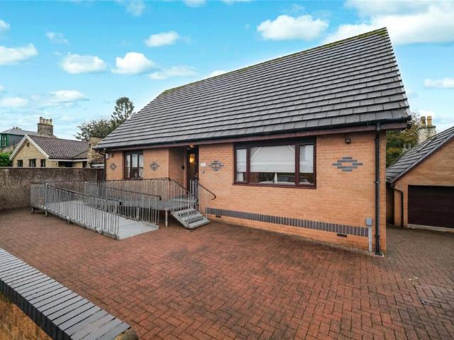 2 bedroom detached house for sale