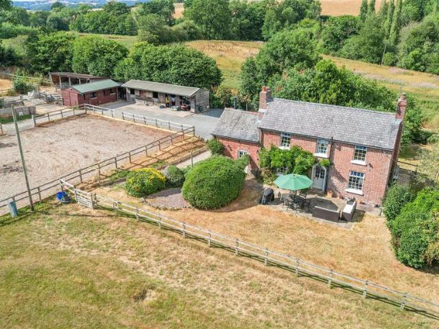 2 bedroom detached house for sale