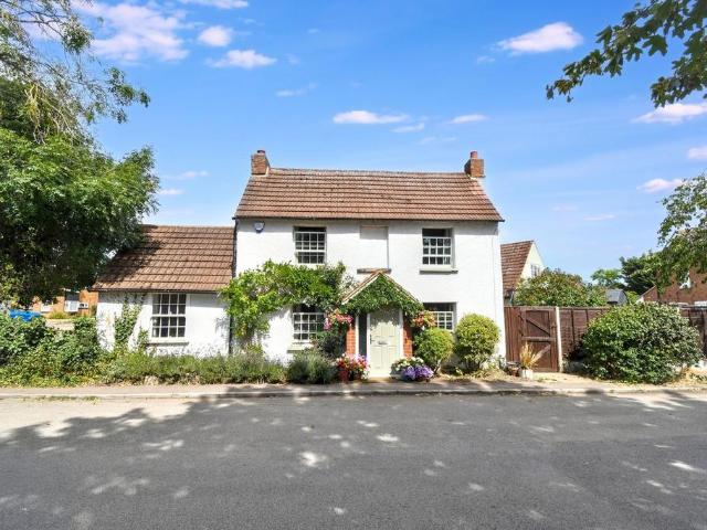 2 bedroom detached house for sale