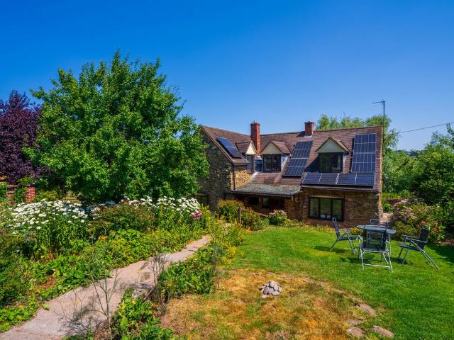 2 bedroom detached house for sale