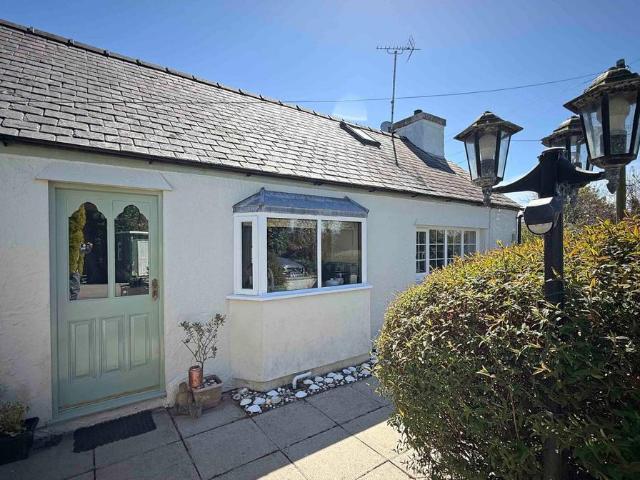 2 bedroom detached house for sale