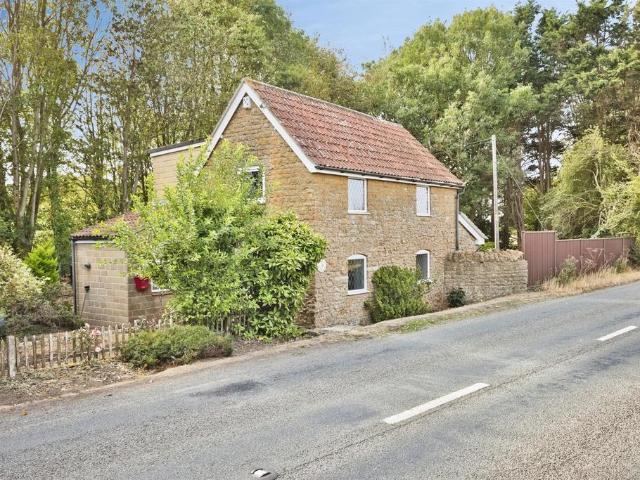 2 bedroom detached house for sale