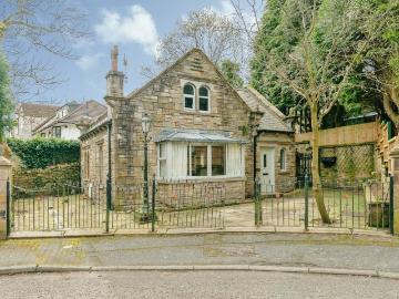 2 bedroom detached house for sale