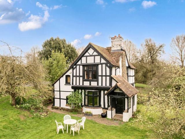 2 bedroom detached house for sale