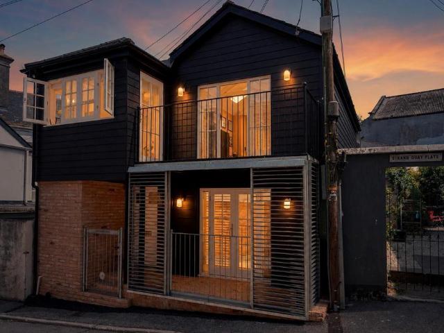 2 bedroom detached house for sale