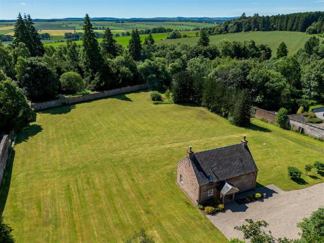 2 bedroom detached house for sale