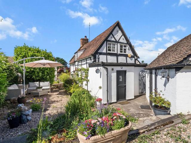 2 bedroom detached house for sale