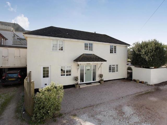 2 bedroom detached house for sale