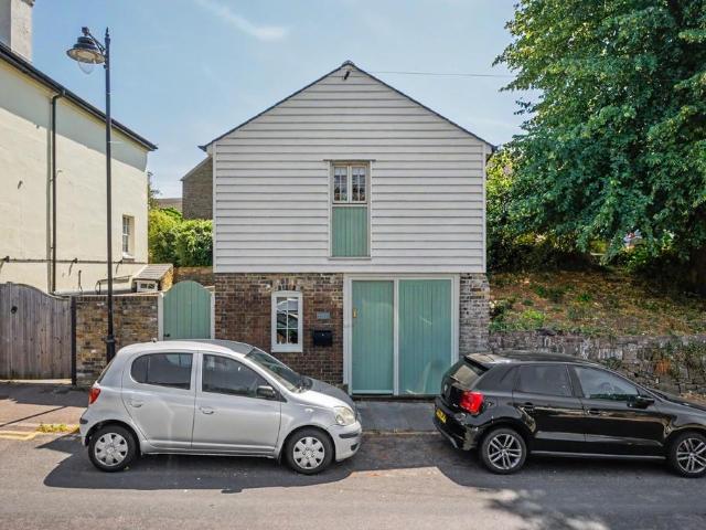 2 bedroom detached house for sale