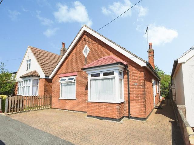 2 bedroom detached house for sale