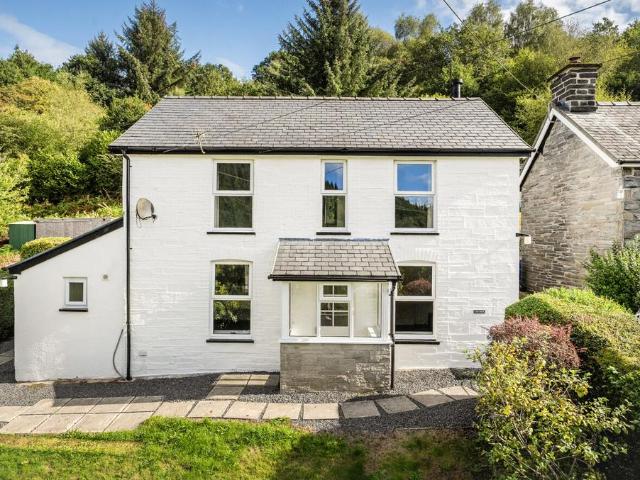 2 bedroom detached house for sale