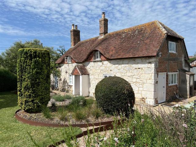 2 bedroom detached house for sale