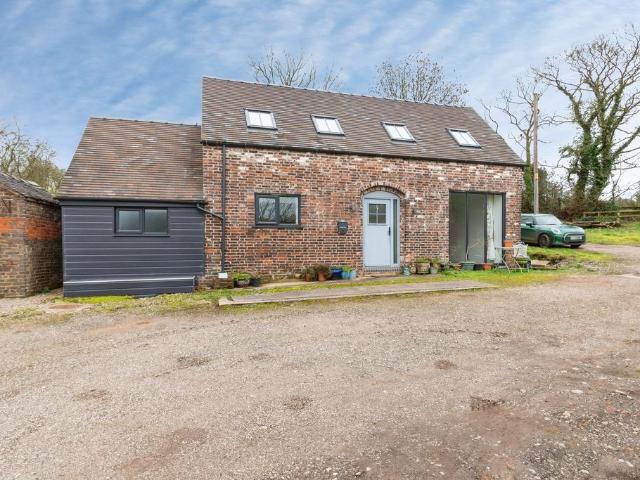 2 bedroom detached house for sale
