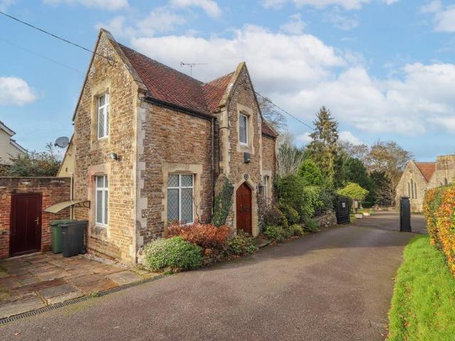 2 bedroom detached house for sale