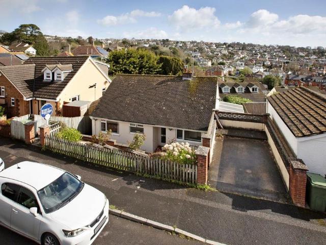 2 bedroom detached bungalow for sale