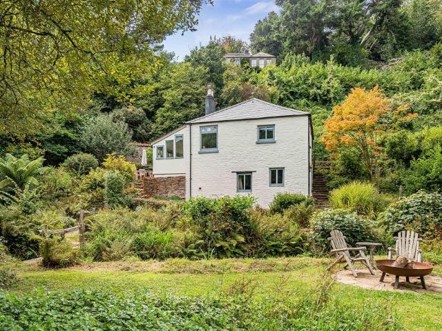 2 bedroom detached house for sale