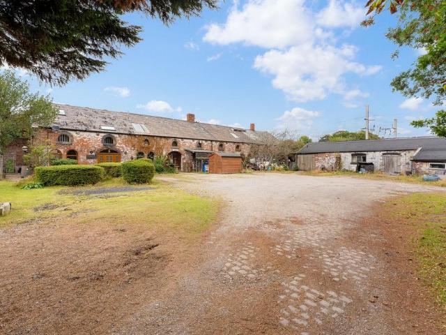 2 bedroom detached house for sale
