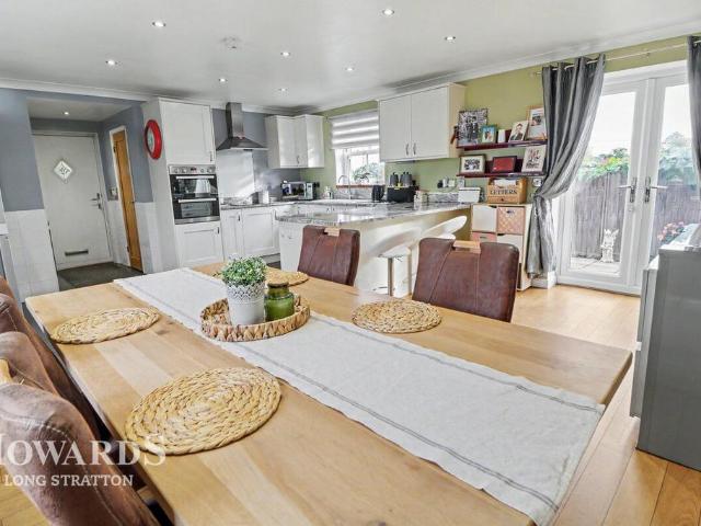 2 bedroom detached house for sale