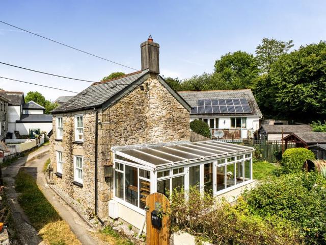 2 bedroom detached house for sale
