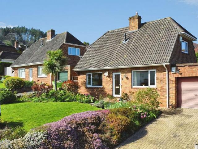 2 bedroom detached house for sale