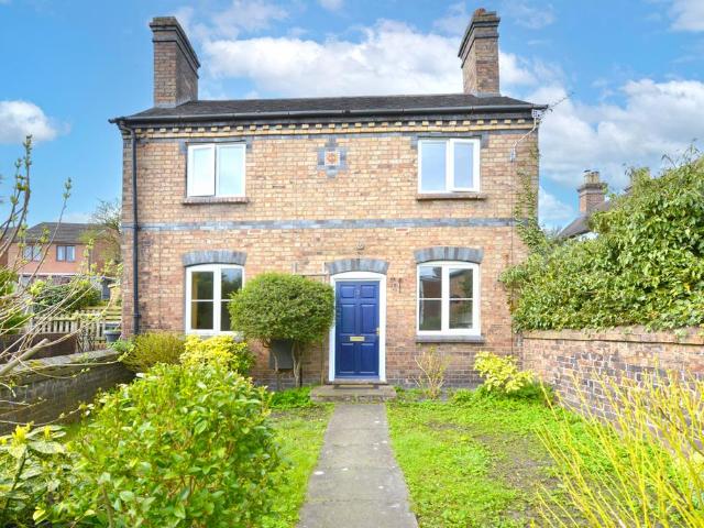 2 bedroom detached house for sale