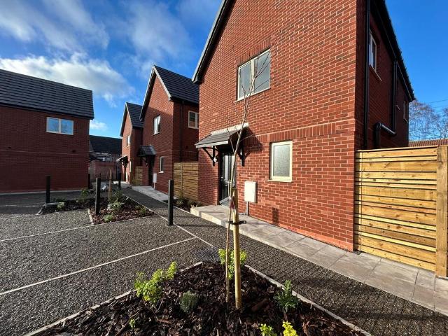2 bedroom detached house for sale