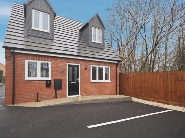 2 bedroom detached house for sale