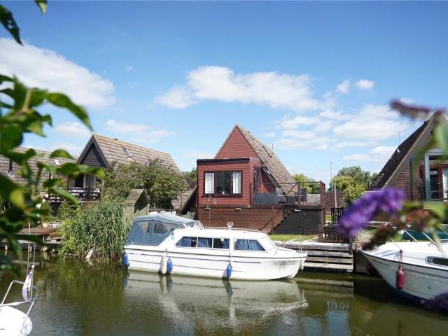 2 bedroom detached house for sale