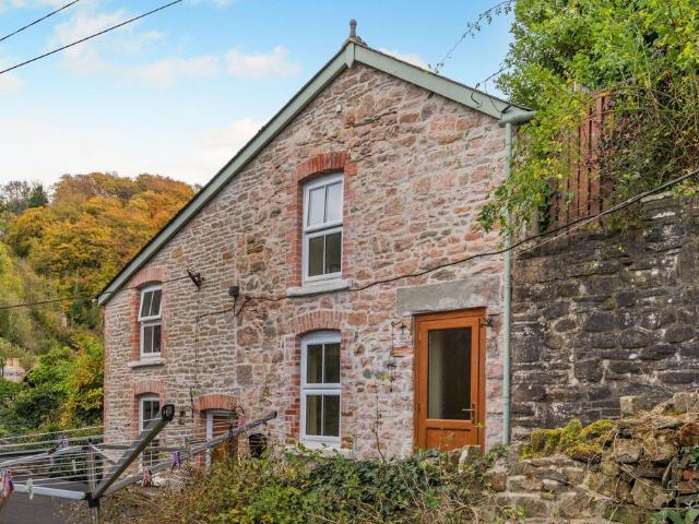 2 bedroom detached house for sale
