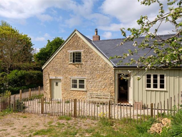 2 bedroom detached house for sale