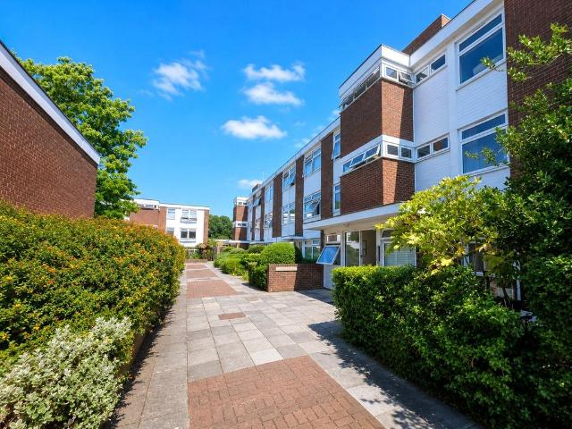 2 bedroom detached house for sale