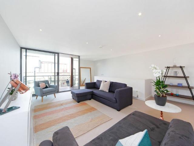 2 bedroom mews for sale