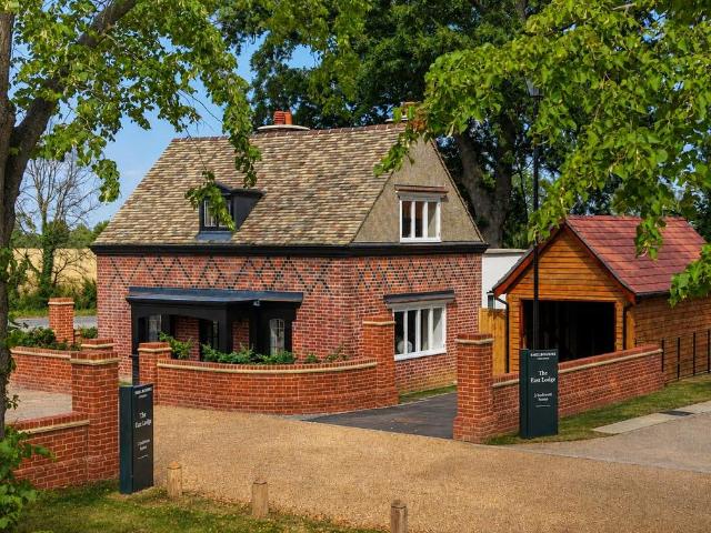 2 bedroom detached house for sale