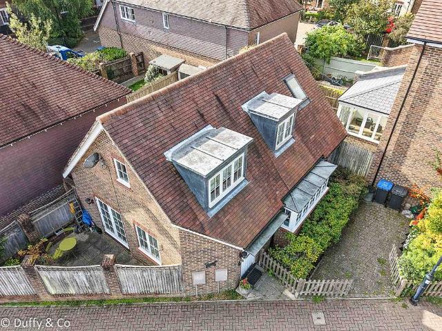 2 bedroom detached house for sale