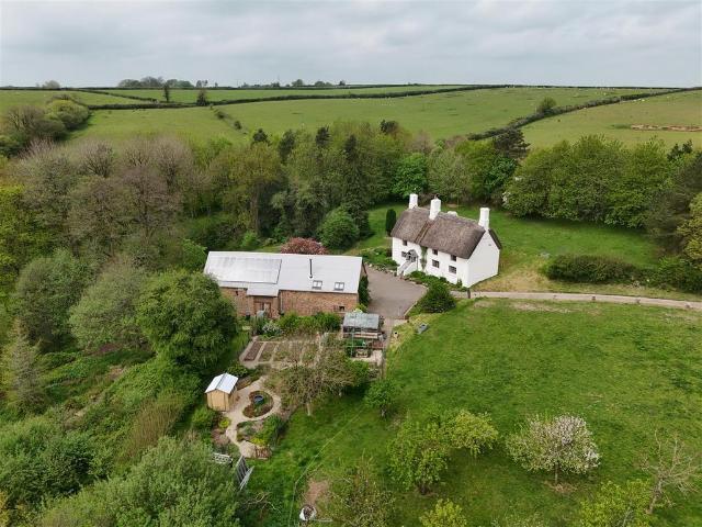 2 bedroom detached house for sale