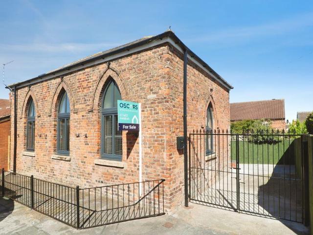 2 bedroom detached house for sale