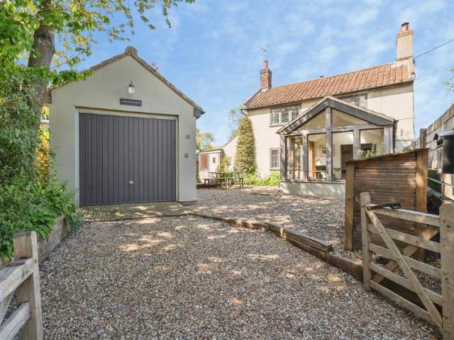 2 bedroom detached house for sale