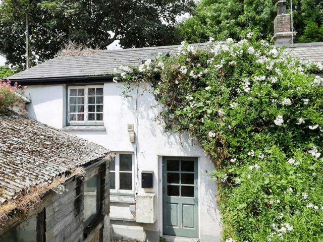 2 bedroom detached house for sale