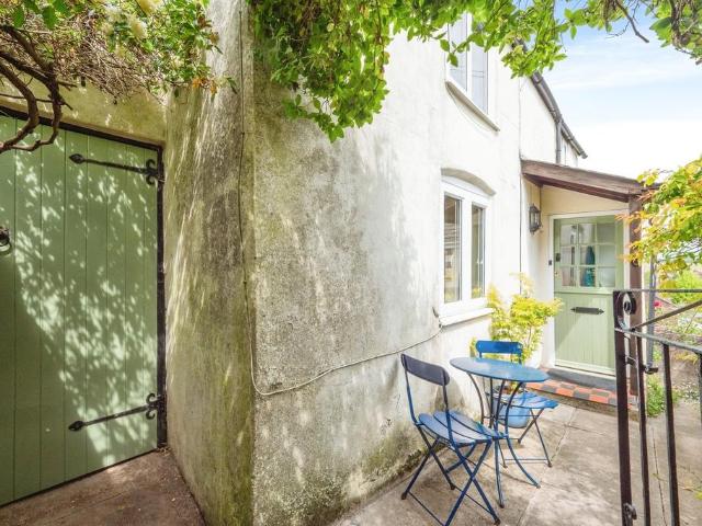 2 bedroom detached house for sale