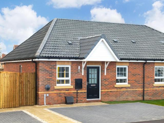 2 bedroom detached house for sale