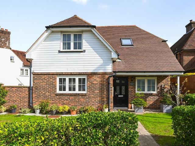 2 bedroom detached house for sale