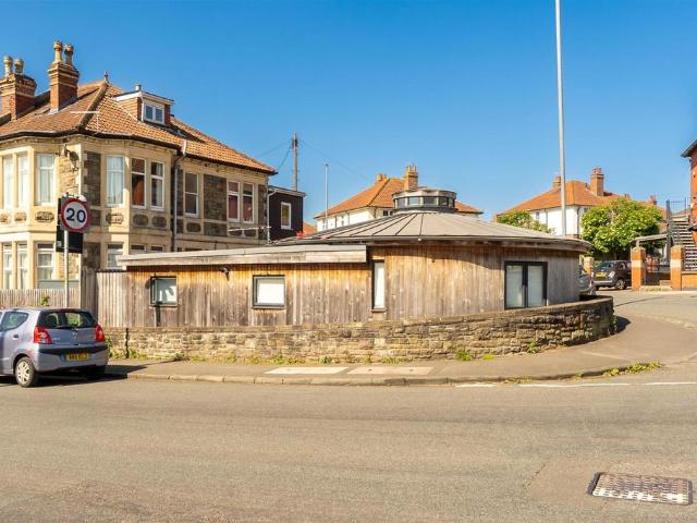 2 bedroom detached house for sale