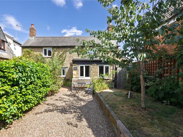 2 bedroom detached house for sale