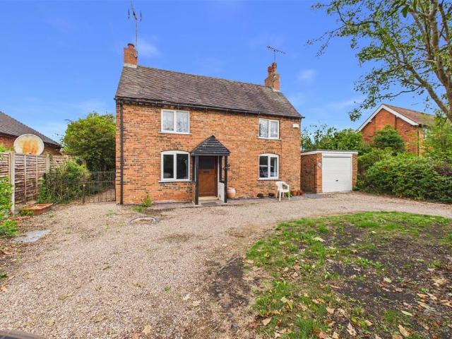 2 bedroom detached house for sale